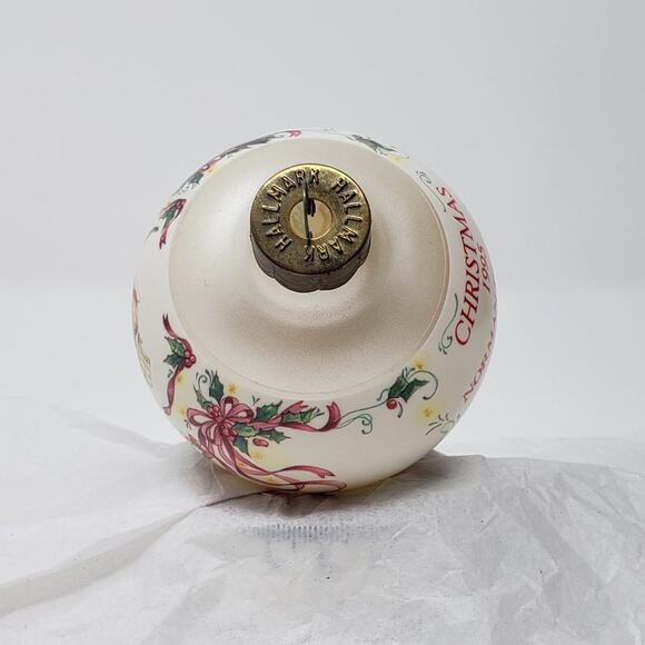 1995 Hallmark Santa’s Visitors Glass Bulb Keepsake Christmas Holiday Ornament.2 - Picture 7 of 9